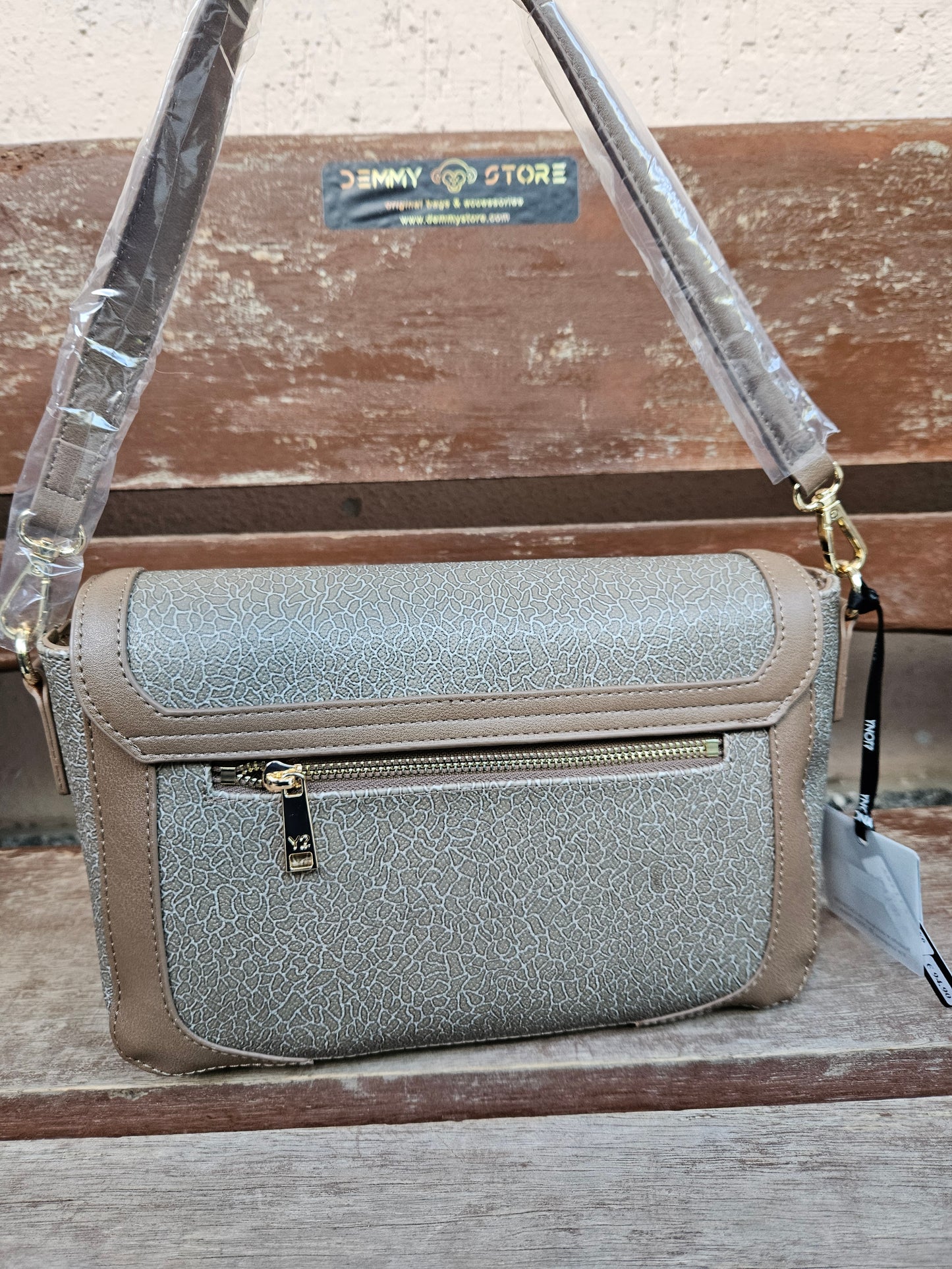 Ynot? Flap bag LUX104 havana