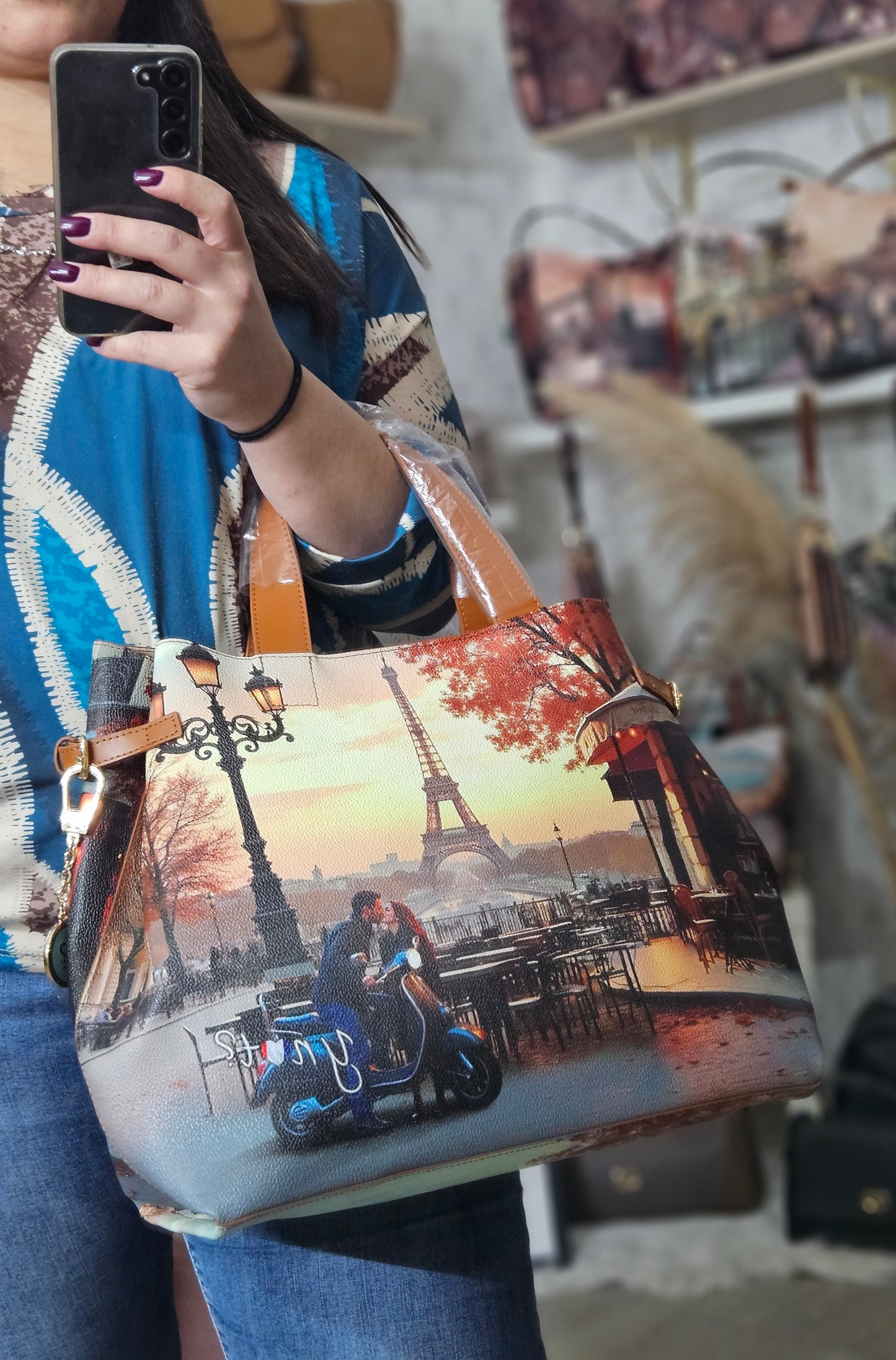 Ynot? Shopping Kisses from Paris YES711