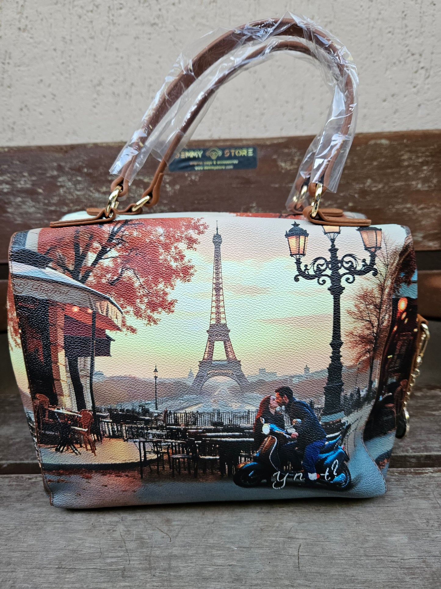 Ynot? Boston Kisses from Paris YES702