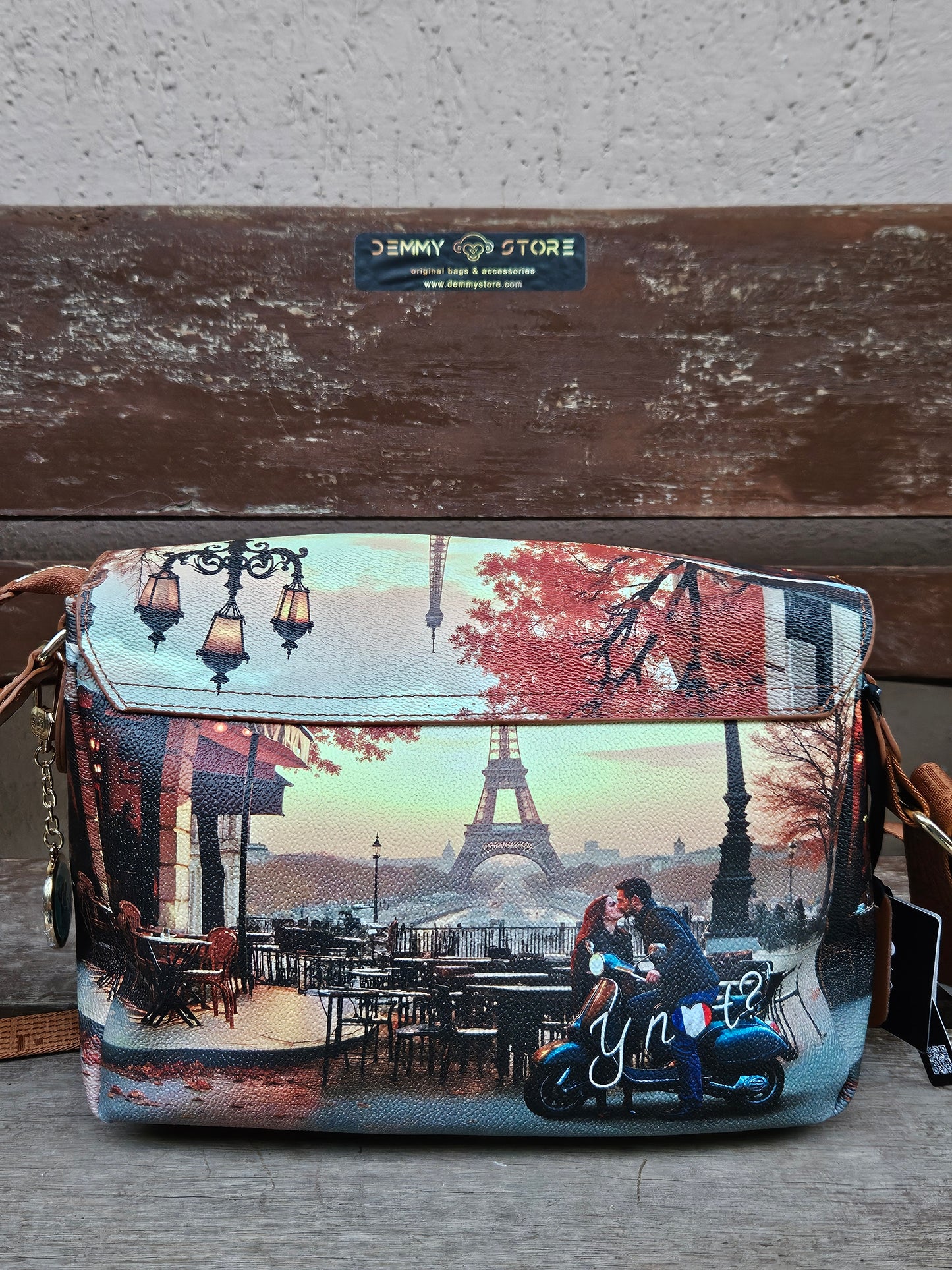 Ynot? Postina Kisses from Paris YES631