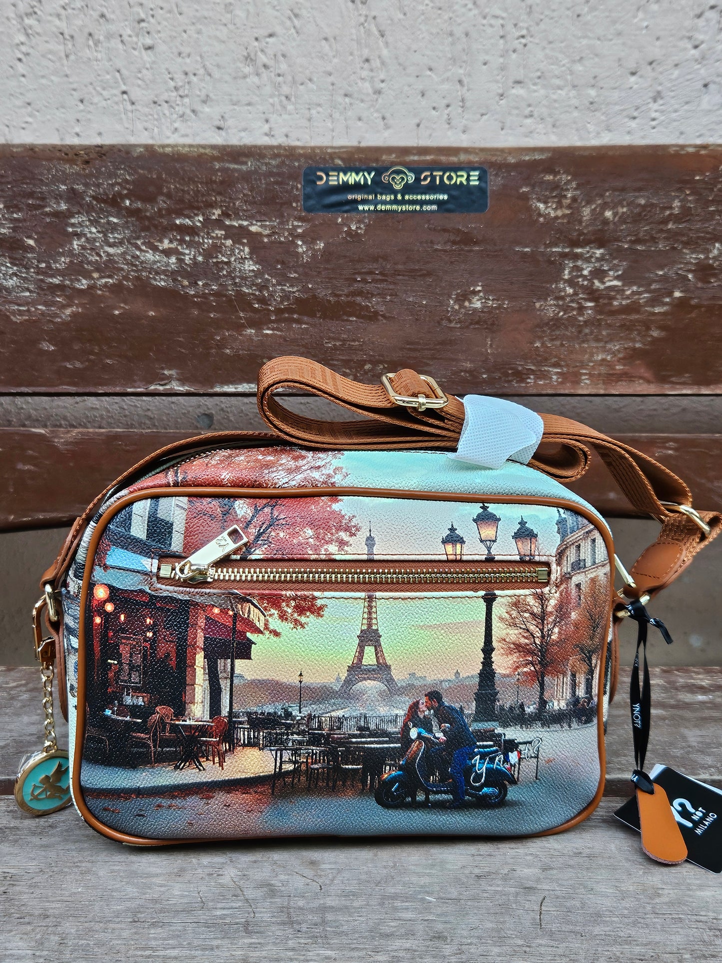 Ynot? Reporter Kisses from Paris YES331