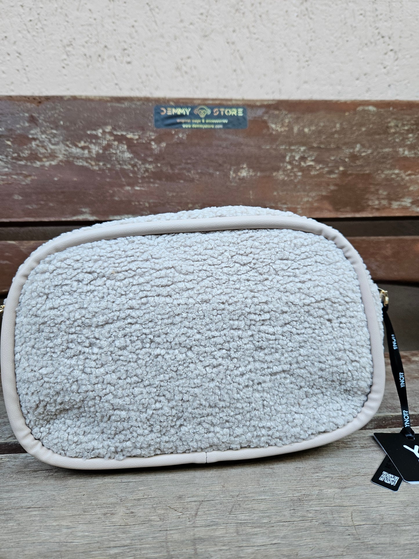 Ynot? Tracolla DEA007 milk