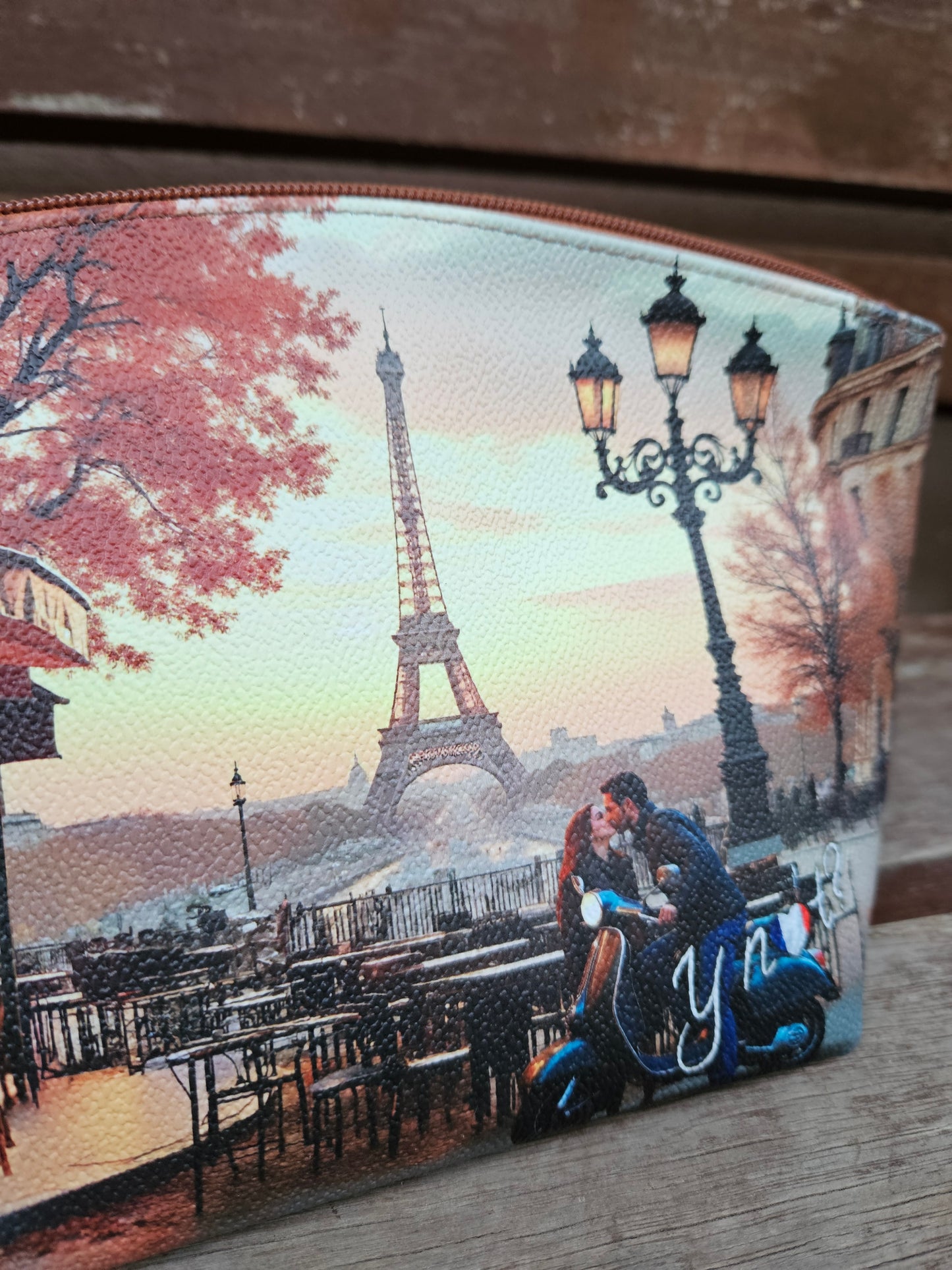 Ynot? Beauty Kisses from Paris YES309