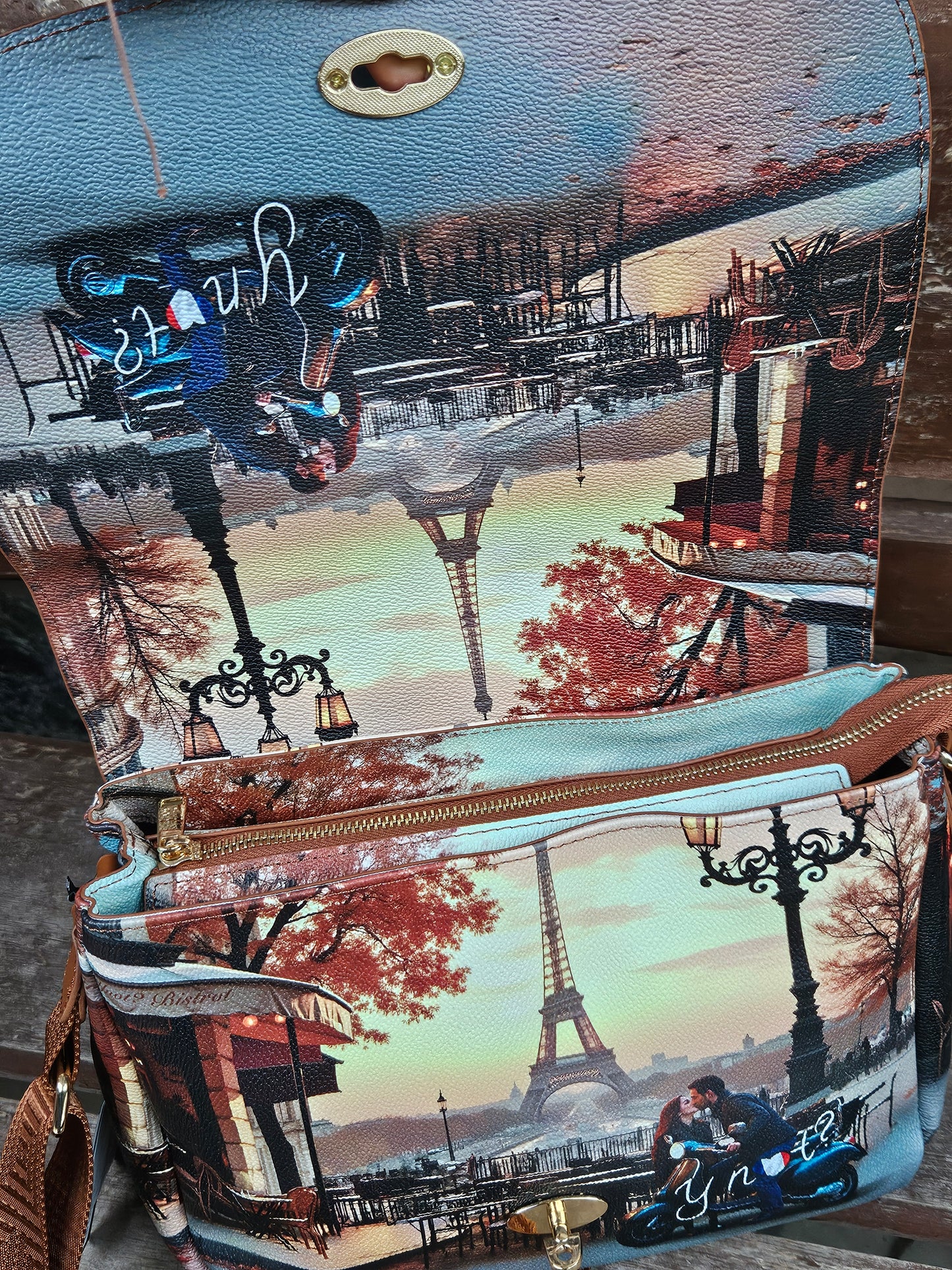 Ynot? Postina Kisses from Paris YES631