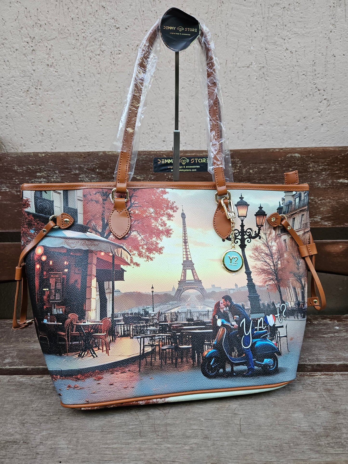 Ynot? Shopping Kisses from Paris YES319