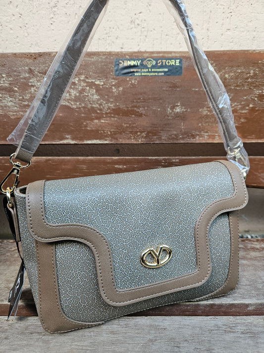 Ynot? Flap bag LUX104 havana